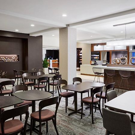 Готель Courtyard Milwaukee Downtown Екстер'єр фото