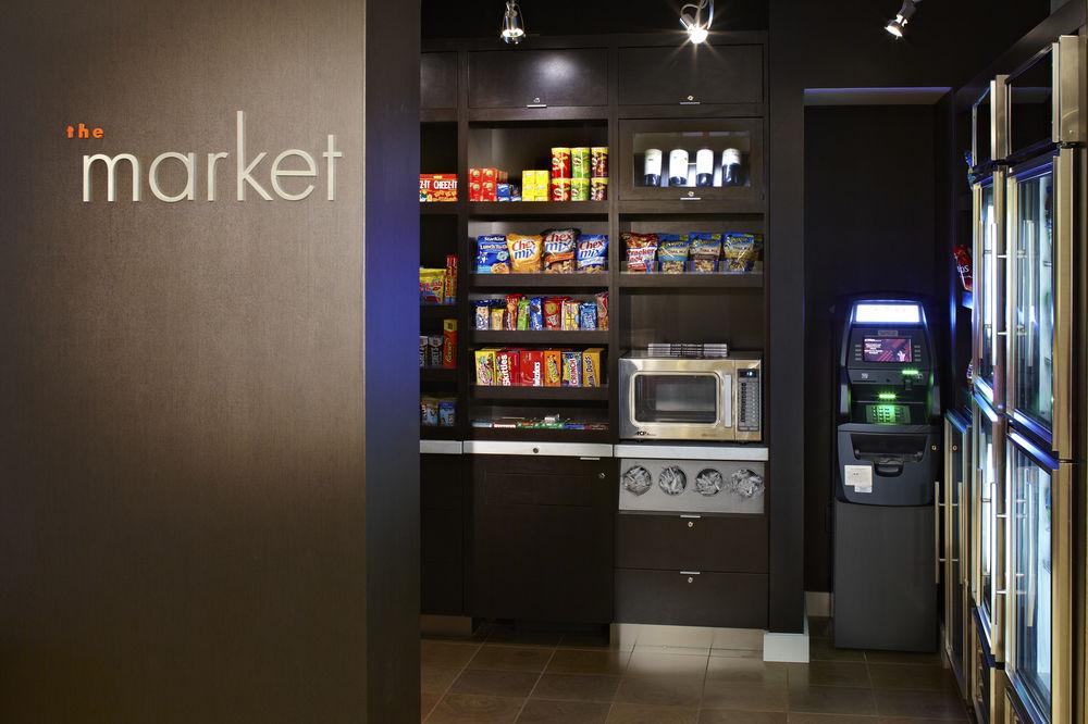 Готель Courtyard Milwaukee Downtown Екстер'єр фото