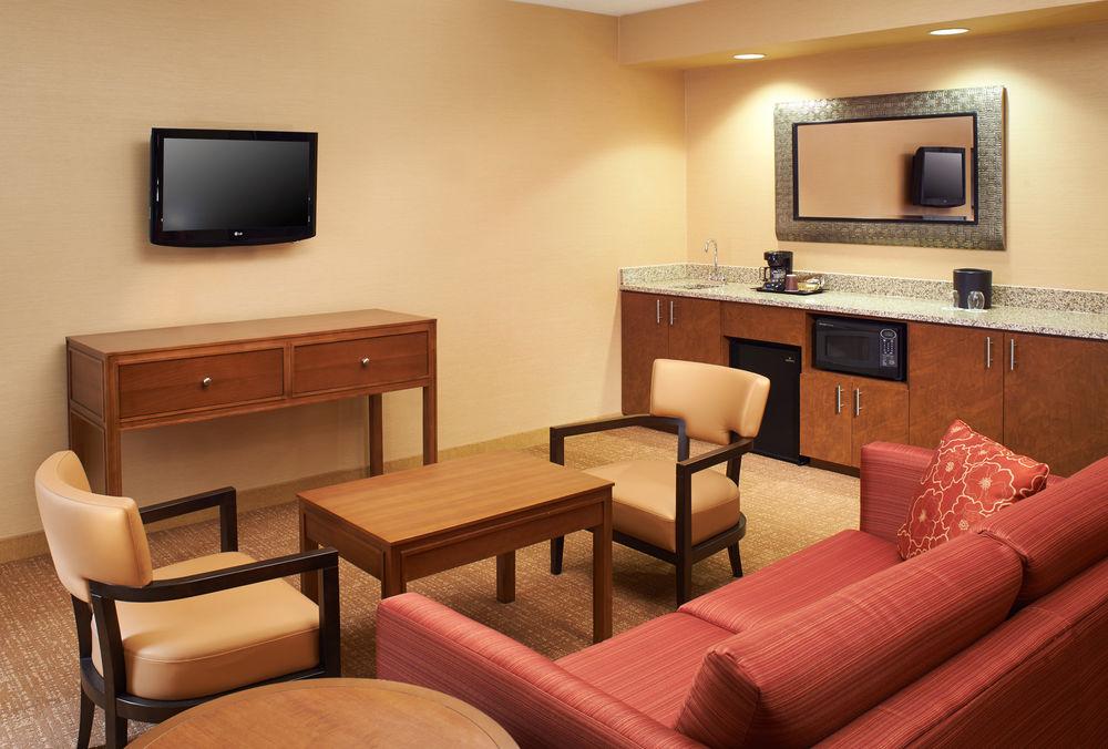 Готель Courtyard Milwaukee Downtown Екстер'єр фото