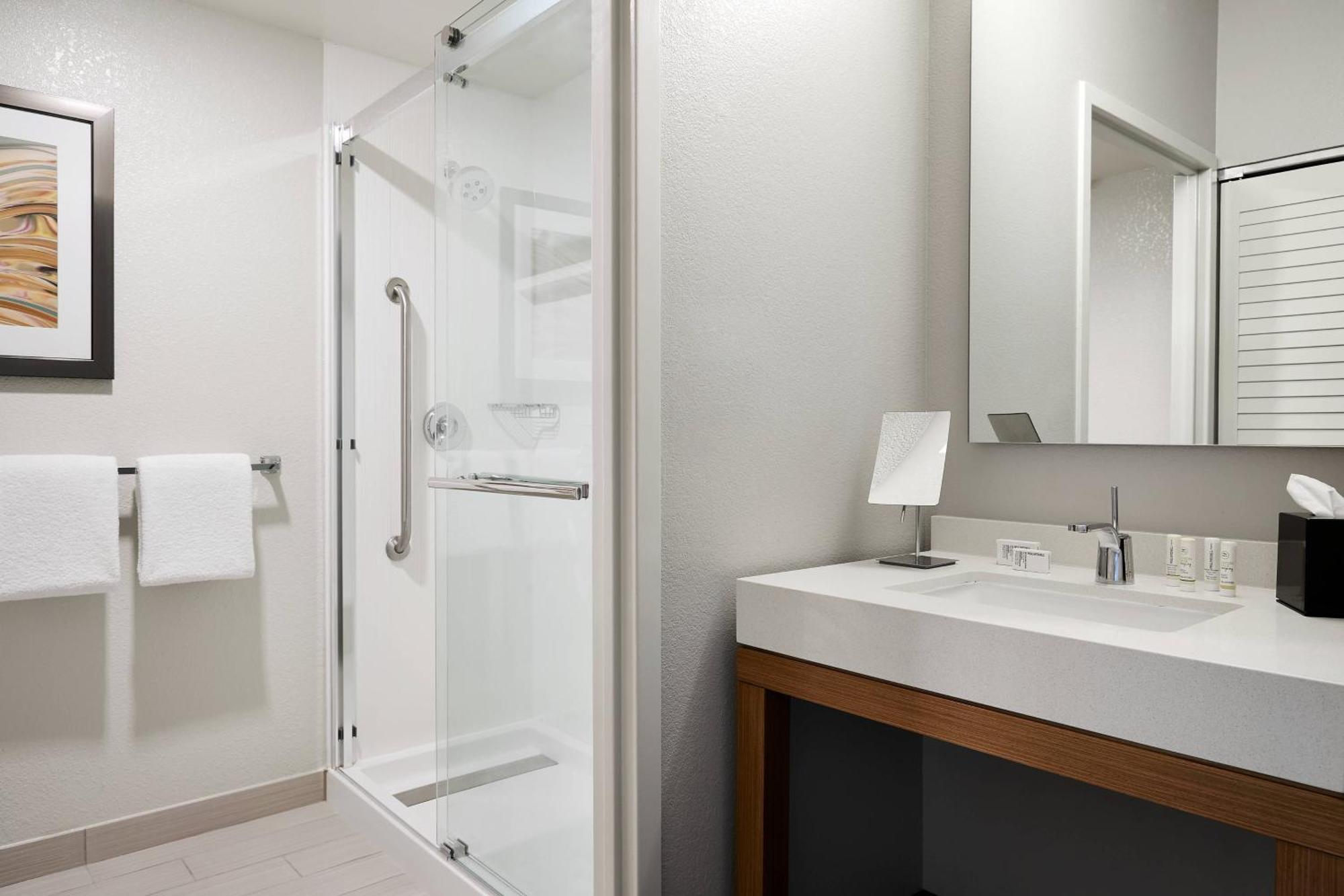 Готель Courtyard Milwaukee Downtown Екстер'єр фото