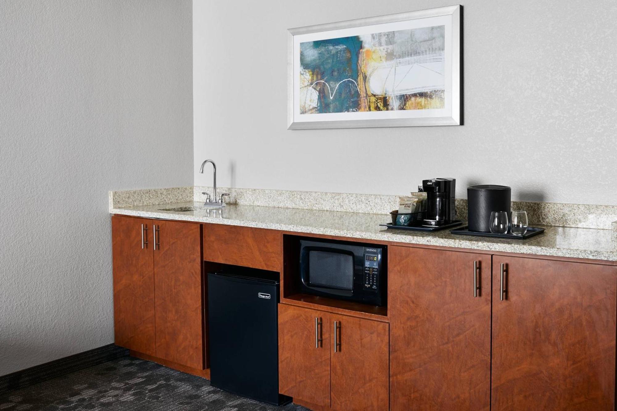 Готель Courtyard Milwaukee Downtown Екстер'єр фото