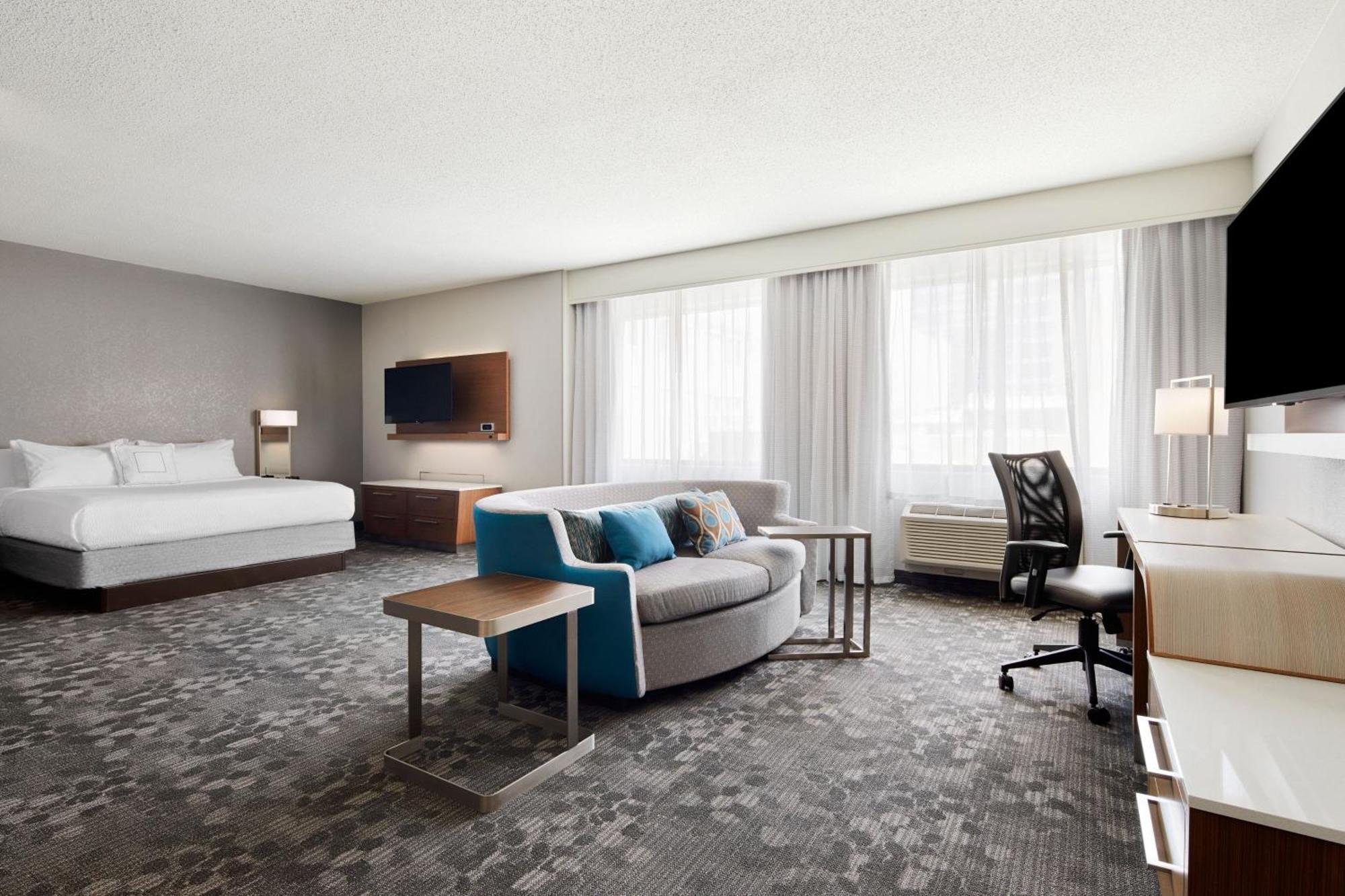 Готель Courtyard Milwaukee Downtown Екстер'єр фото