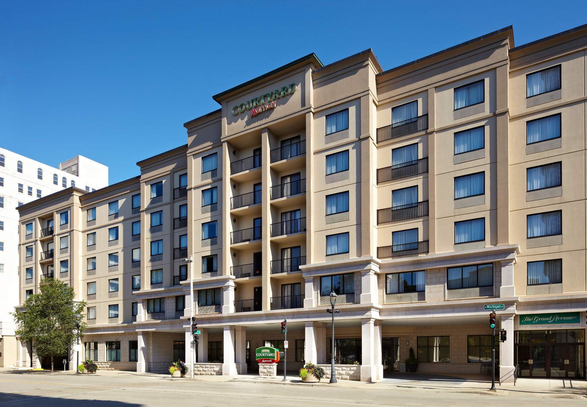 Готель Courtyard Milwaukee Downtown Екстер'єр фото