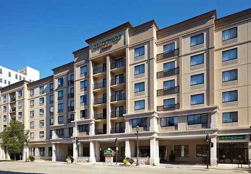 Готель Courtyard Milwaukee Downtown Екстер'єр фото
