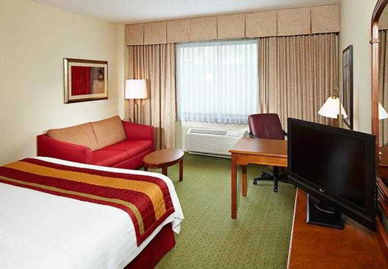 Готель Courtyard Milwaukee Downtown Екстер'єр фото